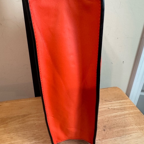 Gucci Silvie Orange Leather Shoulder Bag - Picture 8 of 14